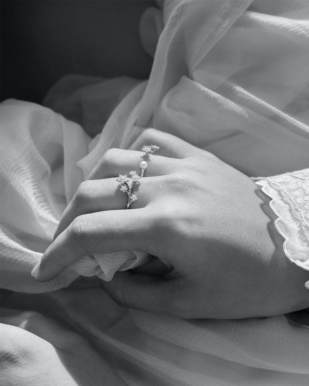 Ole Lynggaard Shooting Stars Diamond & Pearl Ring