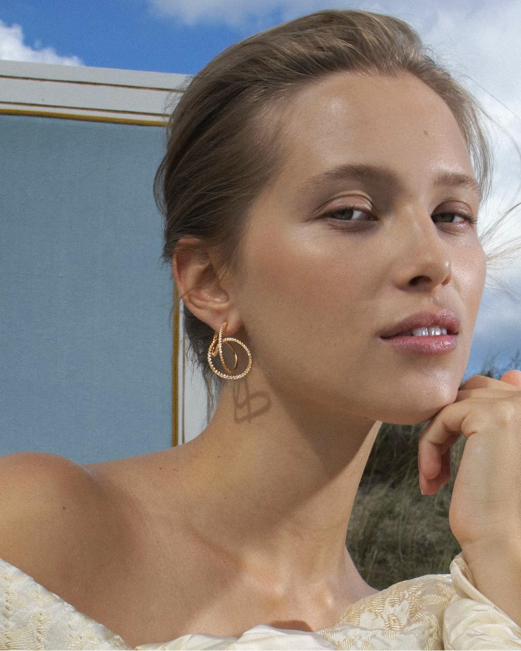 Ole Lynggaard Twisted Love Band Diamonds Earrings