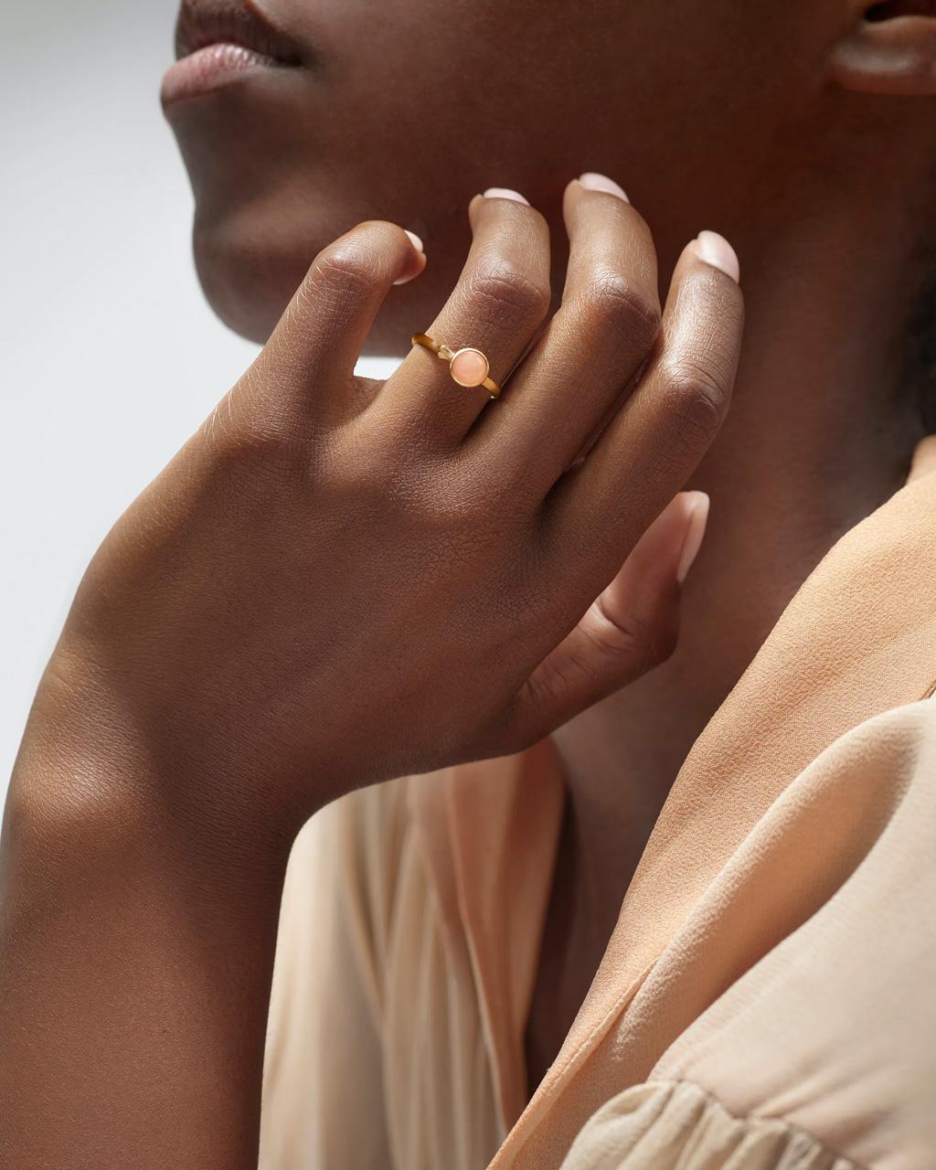 Ole Lynggaard 'Lotus' Blush Moonstone Tiny